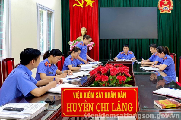 Viện kiểm sát nhân dân huyện Chi Lăng tăng cường công tác tự đào tạo, bồi dưỡng nghiệp vụ thông qua các vụ án dân sự, hình sự xét xử rút kinh nghiệm