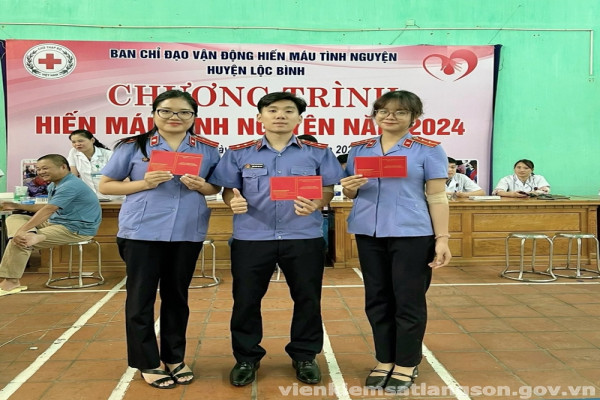 Đoàn viên Viện kiểm sát nhân dân huyện Lộc Bình tích cực tham gia hiến máu tình nguyện