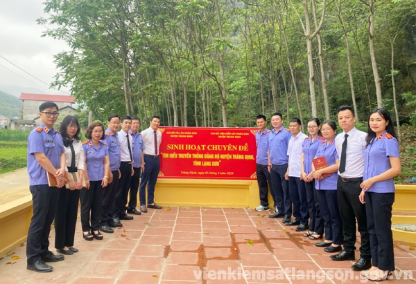 Chi bộ Viện kiểm sát phối hợp với Chi bộ Tòa án nhân dân huyện Tràng Định tổ chức sinh hoạt Chuyên đề “Tìm hiểu truyền thống Đảng bộ huyện Tràng Định”
