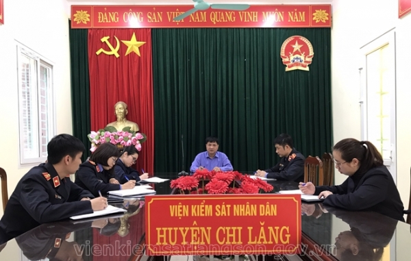 Viện kiểm sát nhân dân huyện Chi Lăng phối hợp với Tòa án nhân dân huyện Chi Lăng tổ chức phiên tòa lưu động, rút kinh nghiệm
