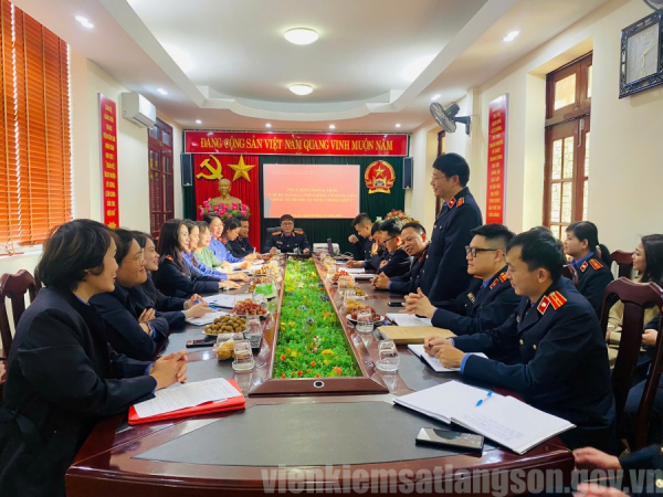 Chi bộ VKSND khu vực 1 ph&aacute;t động phong tr&agrave;o thi đua với chủ đề &ldquo;Chi bộ mạnh l&agrave; nơi kh&ocirc;ng c&oacute; đảng vi&ecirc;n thờ ơ, n&eacute; tr&aacute;nh, nể nang trong g&oacute;p &yacute;&rdquo;