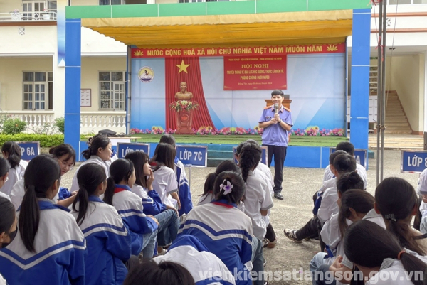 Viện kiểm sát nhân dân huyện Hữu Lũng tuyên truyền phòng chống bạo lực học đường và thuốc lá mới