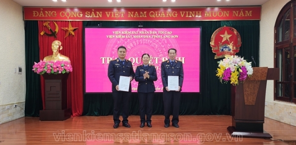 Viện kiểm sát nhân dân tỉnh Lạng Sơn khen thưởng đối với cá nhân có thành tích trong vụ án Giết người xảy ra tại thôn Nà Lẹng, xã Tân Mỹ, huyện Văn Lãng