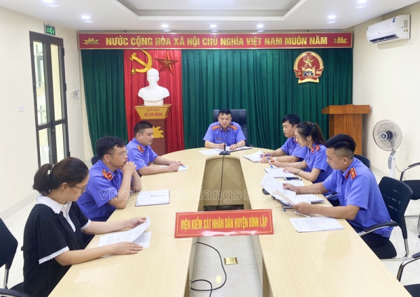 Viện kiểm sát nhân dân huyện Đình Lập phối hợp tổ chức phiên tòa rút kinh nghiệm