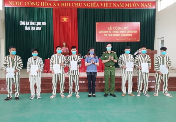 Trại giam Công an tỉnh Lạng Sơn công bố Quyết định tha tù trước thời hạn có điều kiện đợt đầu năm 2023