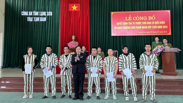 Trại tạm giam Công an tỉnh Lạng Sơn tổ chức Lễ công bố Quyết định tha tù trước thời hạn