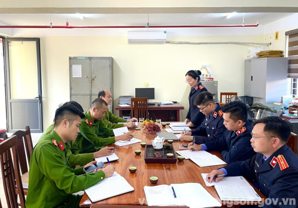 Trực tiếp kiểm s&aacute;t việc tiếp nhận, giải quyết tố gi&aacute;c,&nbsp;tin&nbsp;b&aacute;o về tội phạm v&agrave; kiến nghị khởi tố; khiếu nại tố c&aacute;o trong hoạt động tư ph&aacute;p tại Cơ quan Cảnh s&aacute;t điều tra C&ocirc;ng an huyện Đ&igrave;nh Lập