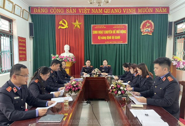 Chi hội Luật gia Viện kiểm sát nhân dân huyện Lộc Bình phối hợp tổ chức sinh hoạt chuyên đề mở rộng