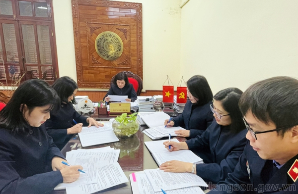 Phòng 9 Viện kiểm sát nhân dân tỉnh phối hợp với Tòa án nhân dân tỉnh Lạng Sơn tổ chức phiên tòa dân sự phúc thẩm rút kinh nghiệm trực tuyến